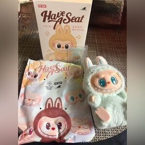 Authentic!! Pop Mart Have a Seat - Gugu